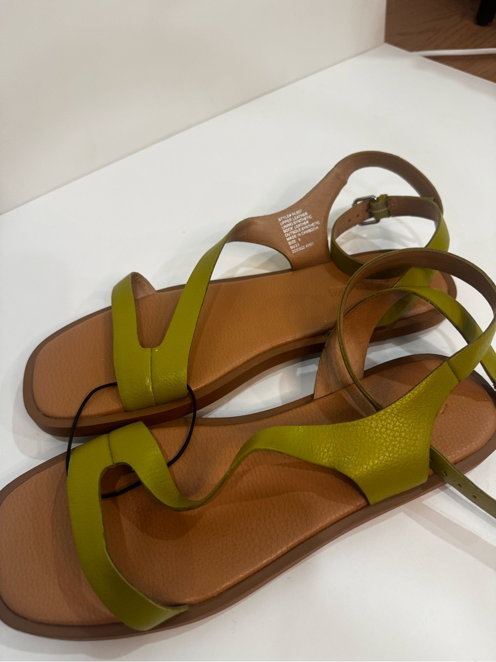 Madewell Olive Green Strappy Leather Flat Sandals brand new size 9 - Picture 2 of 8